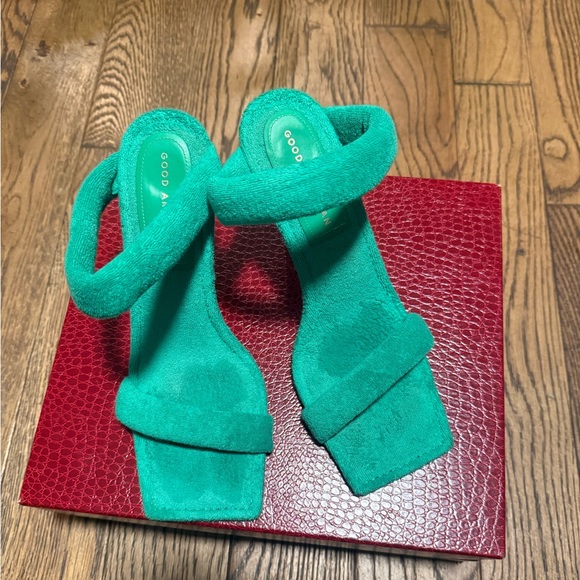 Good American Terry Heels - Picture 2 of 4